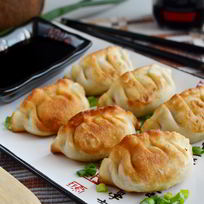 Японские жареные пельмешки Гедза