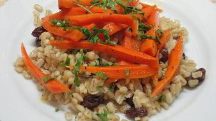 Рецепт глазированной моркови с пилавом из перловки