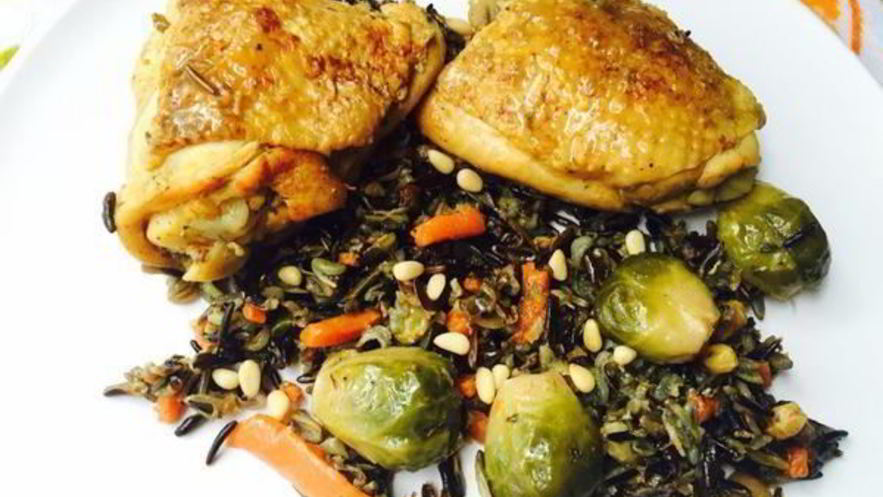 Рецепт куриных бедер тушенных в плове из дикого риса