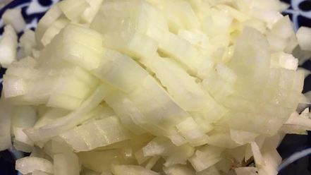 Рецепт куриных бедер тушенных в плове из дикого риса