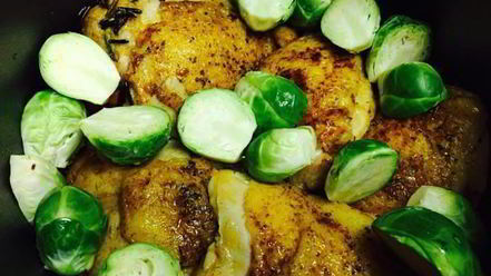 Рецепт куриных бедер тушенных в плове из дикого риса