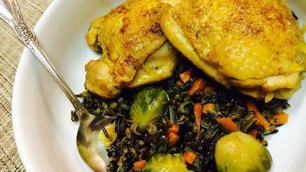 Рецепт куриных бедер тушенных в плове из дикого риса