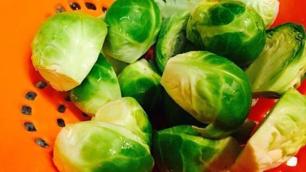 Рецепт куриных бедер тушенных в плове из дикого риса