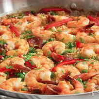 Паэлья с креветками и колбасой