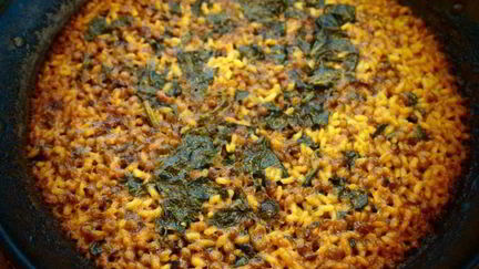 Рецепт Паэльи со шпинатом и чечевицей по-аликантски