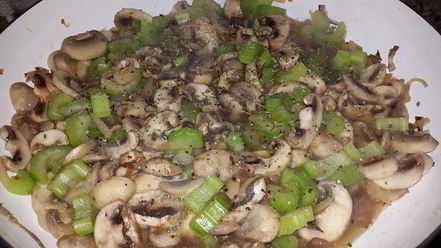 Рецепт постных картофельных клецек с луком, грибами и сельдереем