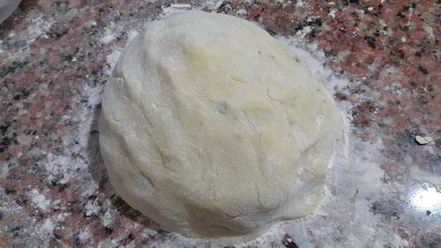 Рецепт постных картофельных клецек с луком, грибами и сельдереем