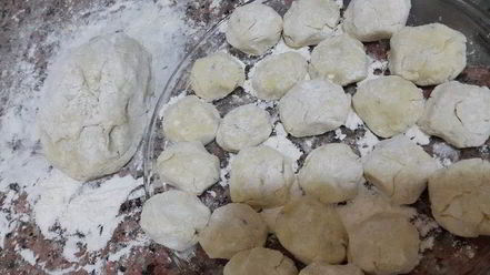 Рецепт постных картофельных клецек с луком, грибами и сельдереем