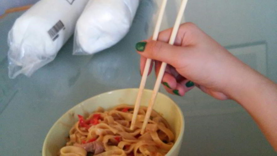 Рецепт пшеничной лапши с курицей в соево-медовом соусе