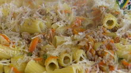 Рецепт макарон с мясом и овощным рагу