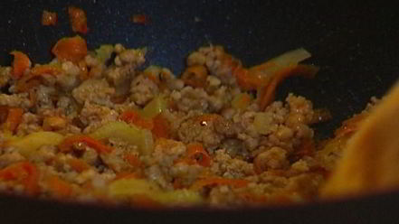 Рецепт макарон с мясом и овощным рагу