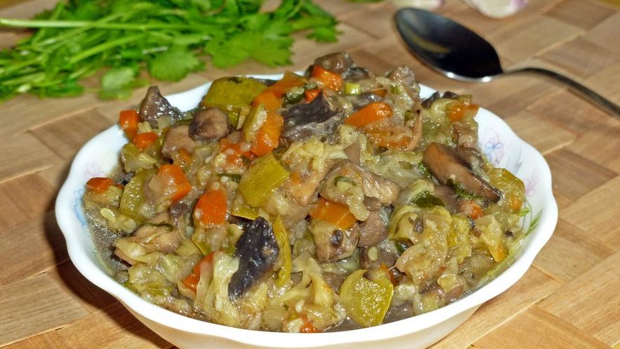 Рецепт овощного рагу с грибами