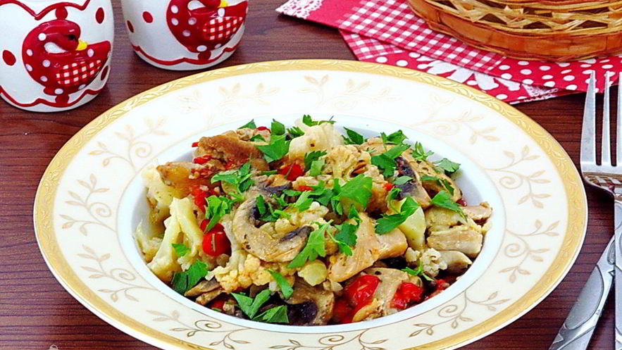 Рецепт овощного рагу с курицей в мультиварке