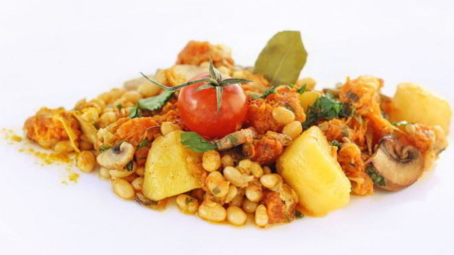 Рецепт пестрого картофельного рагу с тыквой, грибами и фасолью