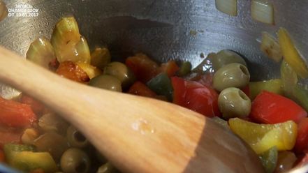 Рецепт рагу из болгарского перца с сыром и оливками