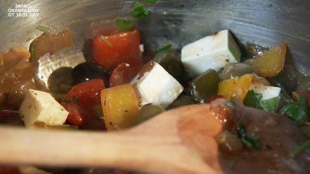 Рецепт рагу из болгарского перца с сыром и оливками