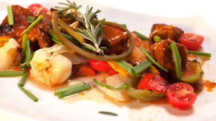 Рецепт рагу из говядины с овощами в пряном соусе