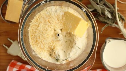 Рецепт рагу из курицы с овощами и сырными булочками