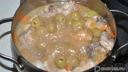 Рецепт рагу из курицы в пряном соусе с оливками