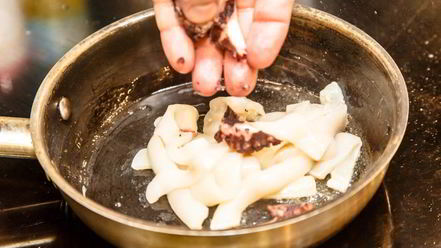 Рецепт рагу из морепродуктов с соусом зеленый перец