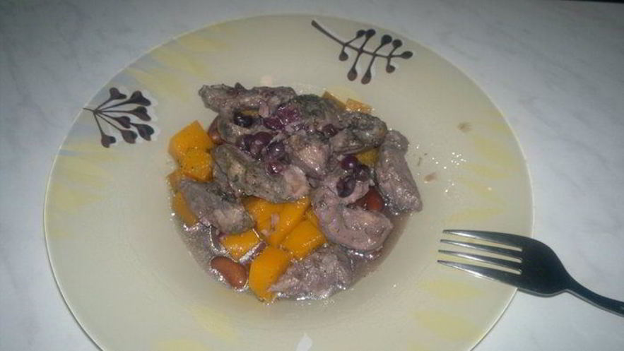 Рецепт утиной грудки в горшке, рагу из фасоли и сладкой тыквы