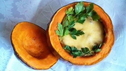 Рецепт запеченной тыквы, фаршированной овощным рагу с грибами и сыром