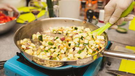 Рецепт яркого рататуя с семгой