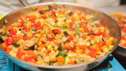 Рецепт яркого рататуя с семгой