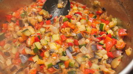 Рецепт яркого рататуя с семгой