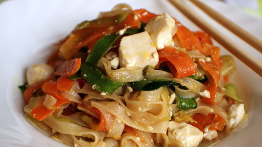 Рецепт рисовой лапши с тофу и овощами