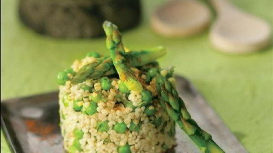 Рецепт ризотто из булгура со спаржей, зеленым горошком и сыром гравьера