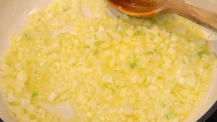 Рецепт ризотто с перепелиными яйцами и копченым салом