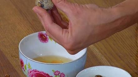 Рецепт ризотто с перепелиными яйцами и копченым салом