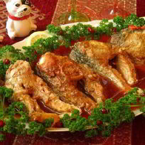 Фаршированный морковью карп