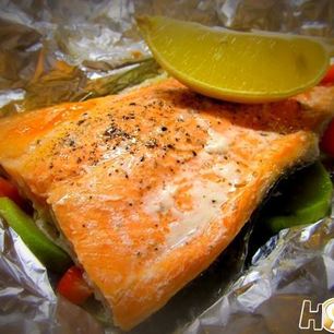 Рецепт Форели на овощной подушке, запеченная в фольге