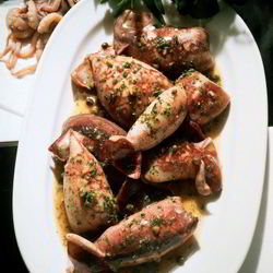 Рецепт Кальмаров, фаршированных грибами и сыром