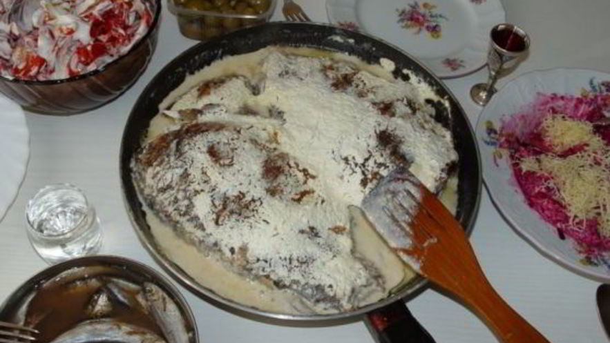 Рецепт карасей, тушенных в сметане