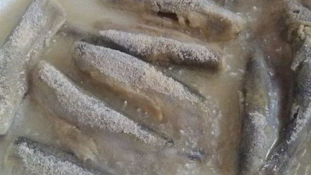 Рецепт мойвы в панировке из кукурузной муки