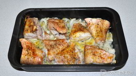 Рецепт морского окуня на луковой подушке