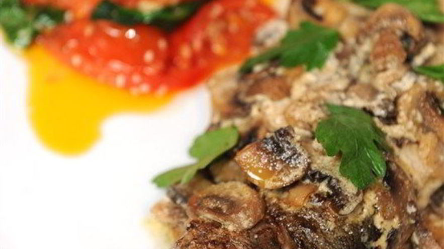 Рецепт радужной форели в грибном соусе