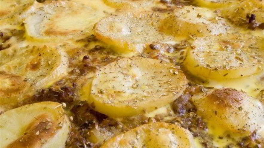 Рецепт рыбы, запеченной в сметане, с картофелем и грибами