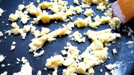 Рецепт рыбки, запеченной под соусом бешамель и картофелем