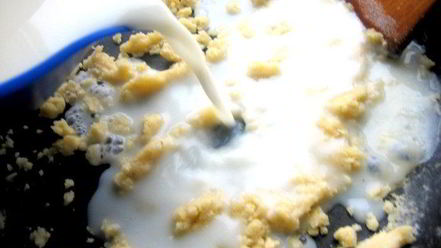 Рецепт рыбки, запеченной под соусом бешамель и картофелем