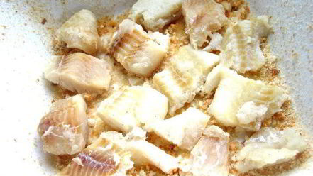 Рецепт рыбки, запеченной под соусом бешамель и картофелем