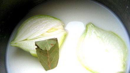 Рецепт рыбки, запеченной под соусом бешамель и картофелем