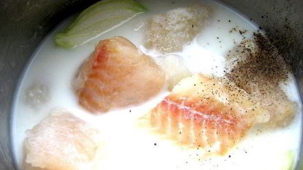 Рецепт рыбки, запеченной под соусом бешамель и картофелем