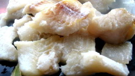 Рецепт рыбки, запеченной под соусом бешамель и картофелем