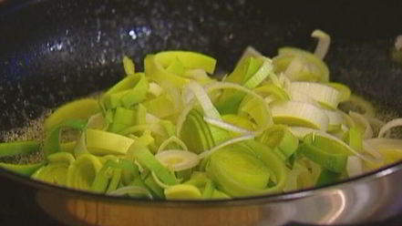 Рецепт семги с соусом из порея и шнитт-луком