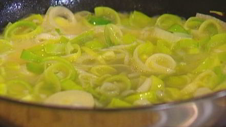 Рецепт семги с соусом из порея и шнитт-луком