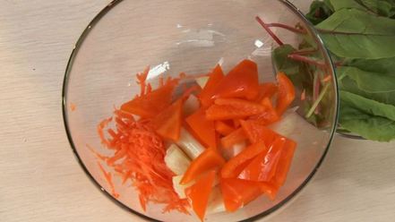 Рецепт судака в панировке с легким салатом